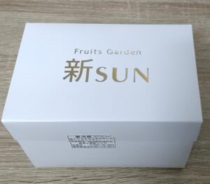 「果実工房新SUN 博多阪急店」のフルーツタルトの箱