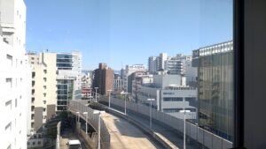 「キハチカフェ福岡三越」から見た外の風景