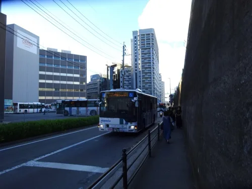 JRの高架横の道