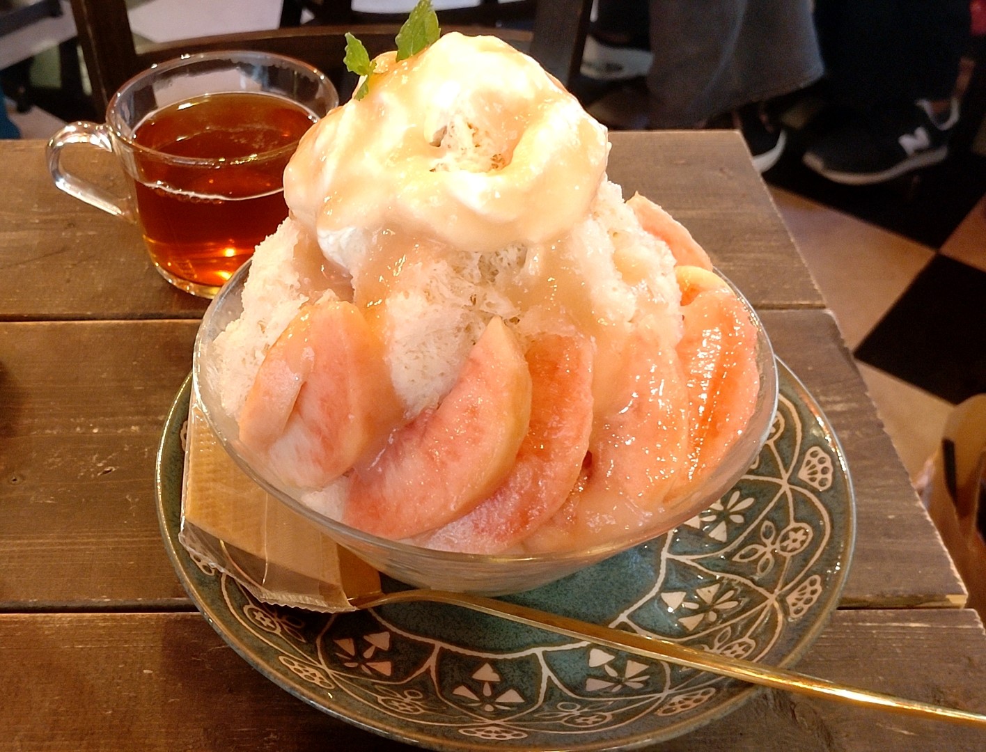 frill cafeの桃かき氷