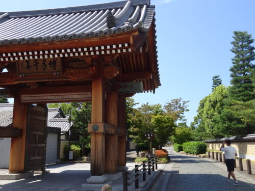 博多千年門から承天寺通りへ