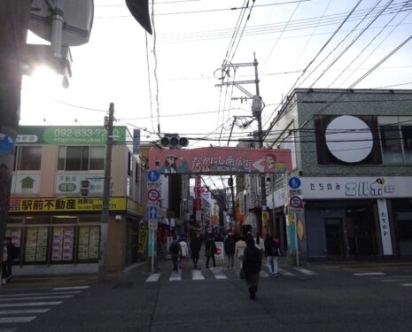 なかにし商店街に入る手前の早良街道風景