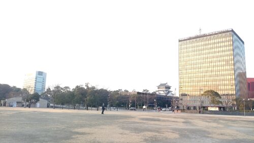 勝山公園の大芝生広場