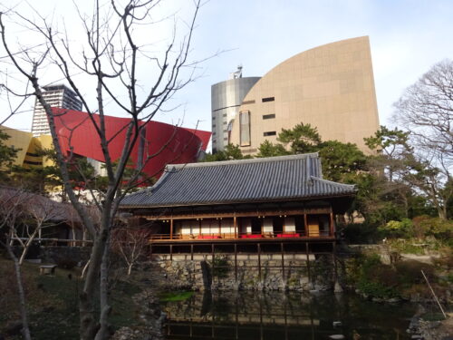 庭園から見た建物