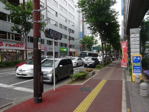 大正通りに入る赤坂交差点付近