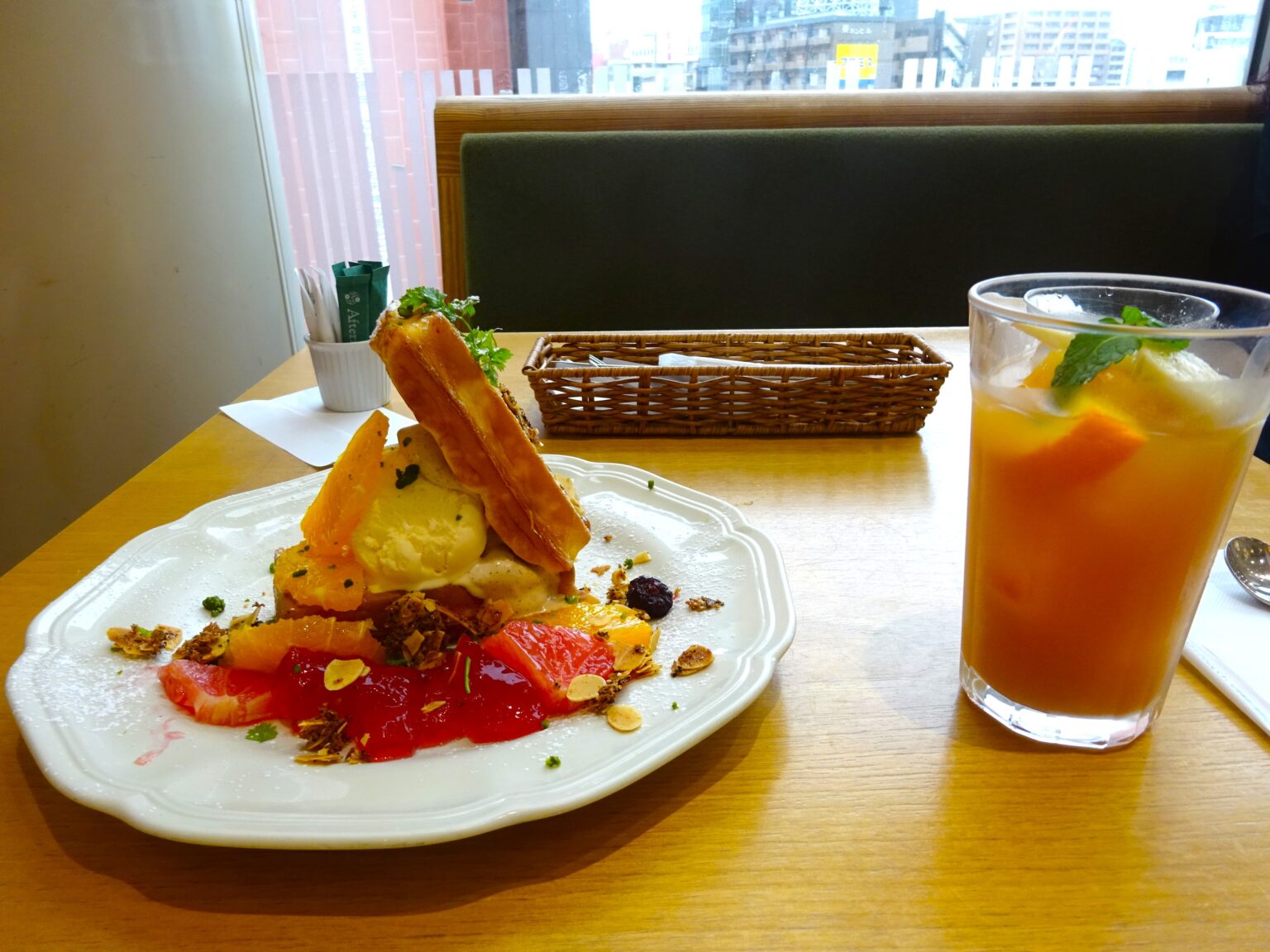 ワッフルオレンジとアイスフルーツティー