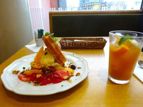 ワッフルオレンジとアイスフルーツティー