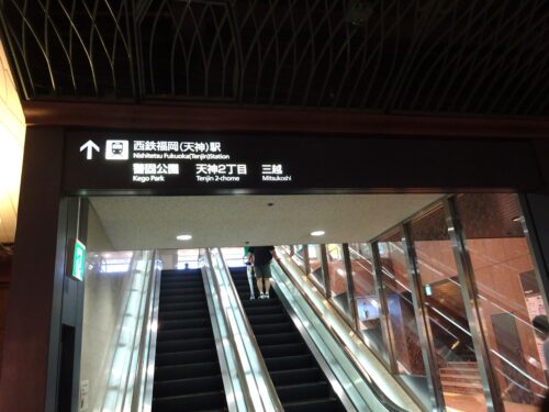 福岡三越のエスカレーター