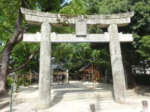 現人神社　鳥居