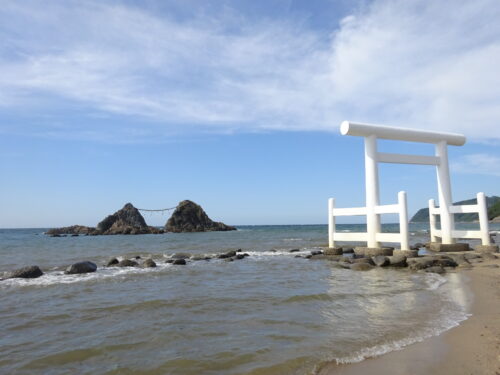 桜井二見ヶ浦の鳥居と夫婦岩
