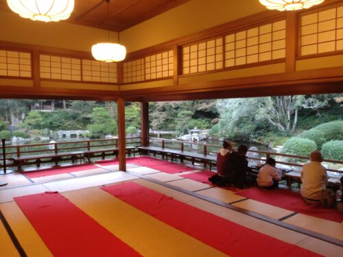 友泉亭公園の大広間