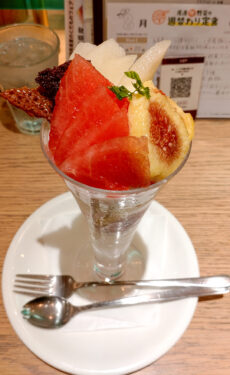 季節の3種パフェ
