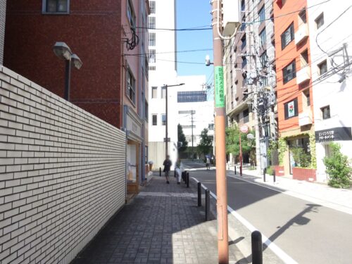 お店近くの道