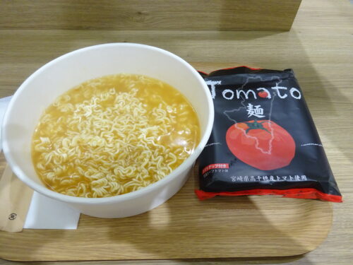 LAKOREで買ったトマトラーメン「