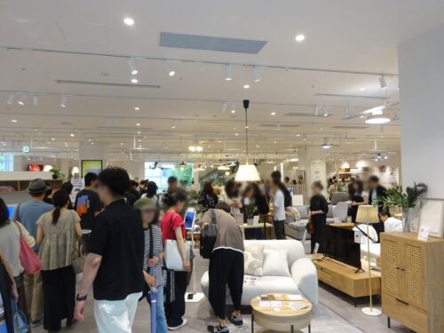 LOWYA店内