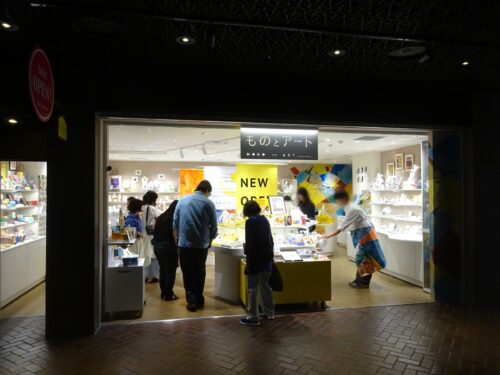 店舗は”劇場”